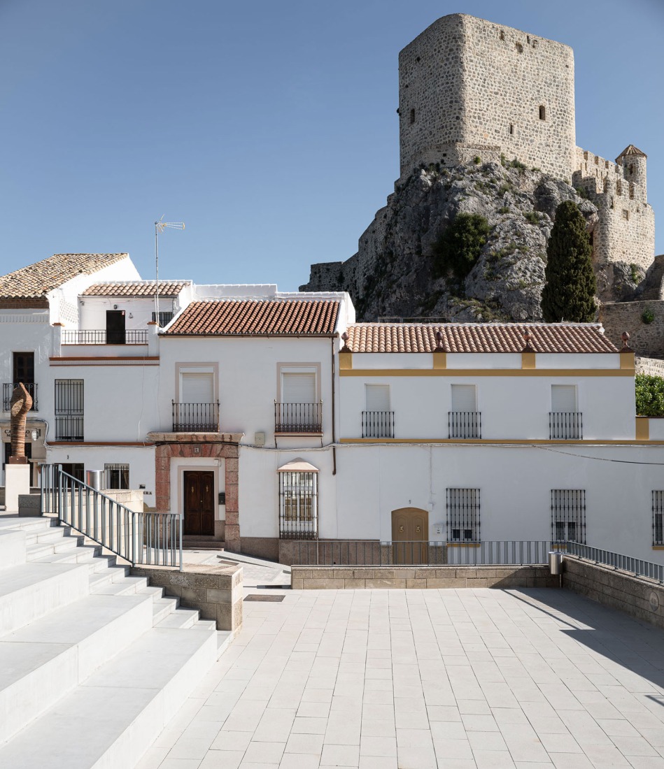 Regeneration of urban spaces in the historic center of Olvera by Estudio Acta. Photograph by Fernando Alda.
