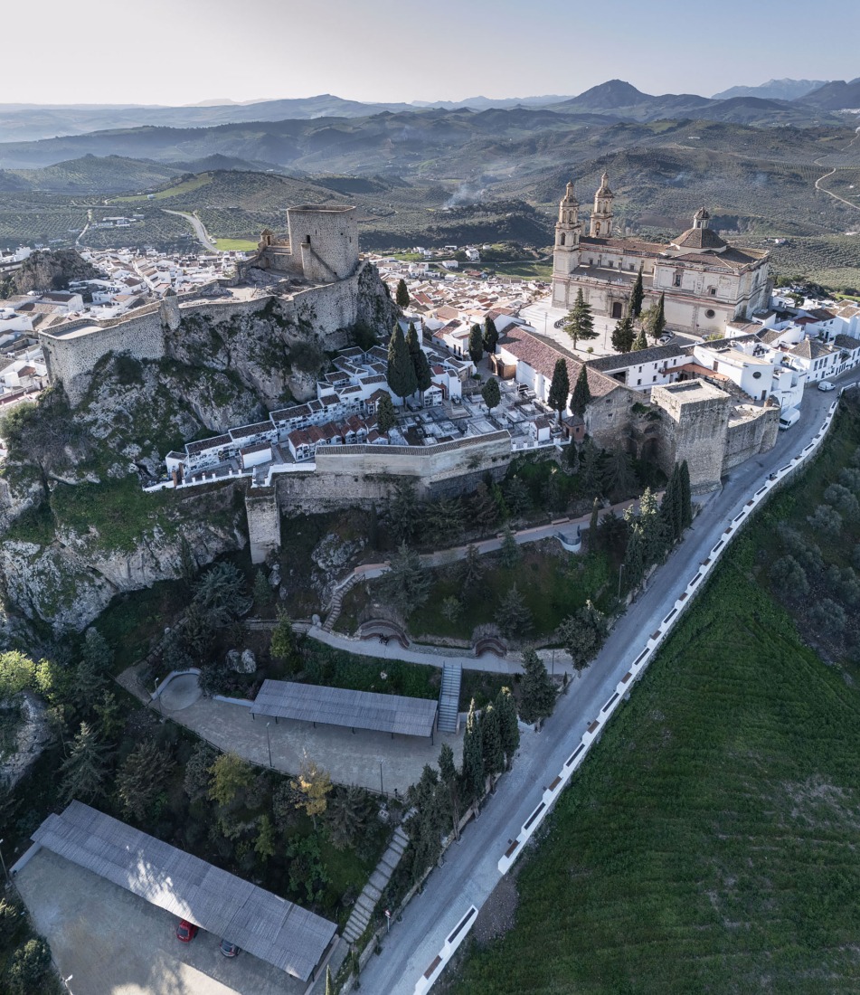 Regeneration of urban spaces in the historic center of Olvera by Estudio Acta. Photograph by Fernando Alda.