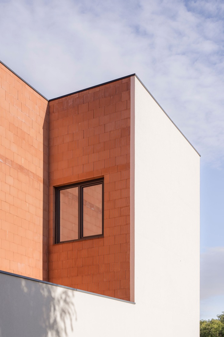 Socio Cultural Centre "El Ensanche" by Parra Arquitectos + José Miguel Useros. Photography by Imagen Subliminal.