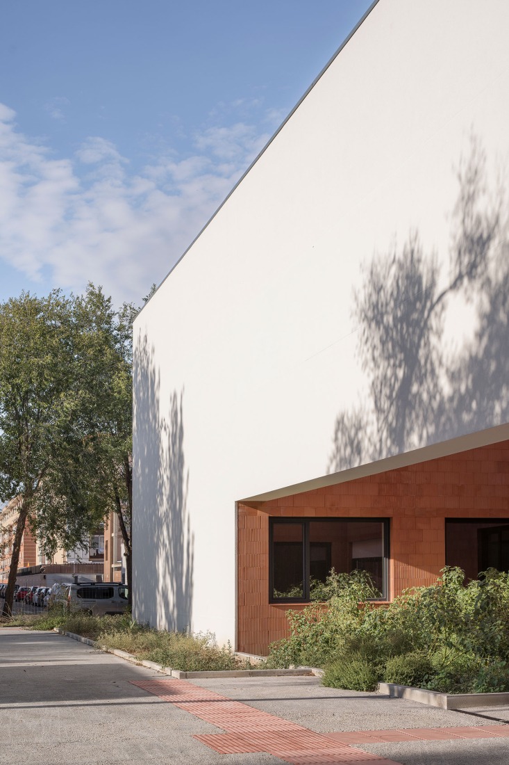 Socio Cultural Centre "El Ensanche" by Parra Arquitectos + José Miguel Useros. Photography by Imagen Subliminal.