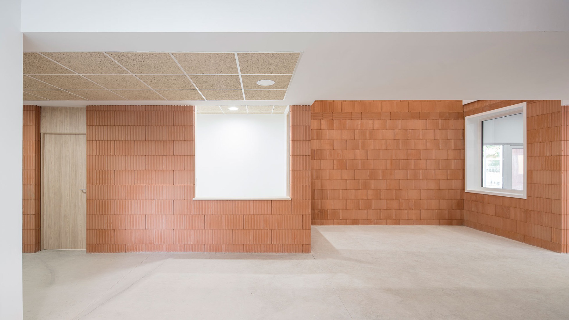 Socio Cultural Centre "El Ensanche" by Parra Arquitectos + José Miguel Useros. Photography by Imagen Subliminal.