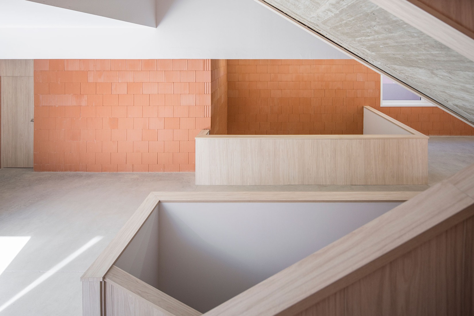 Socio Cultural Centre "El Ensanche" by Parra Arquitectos + José Miguel Useros. Photography by Imagen Subliminal.