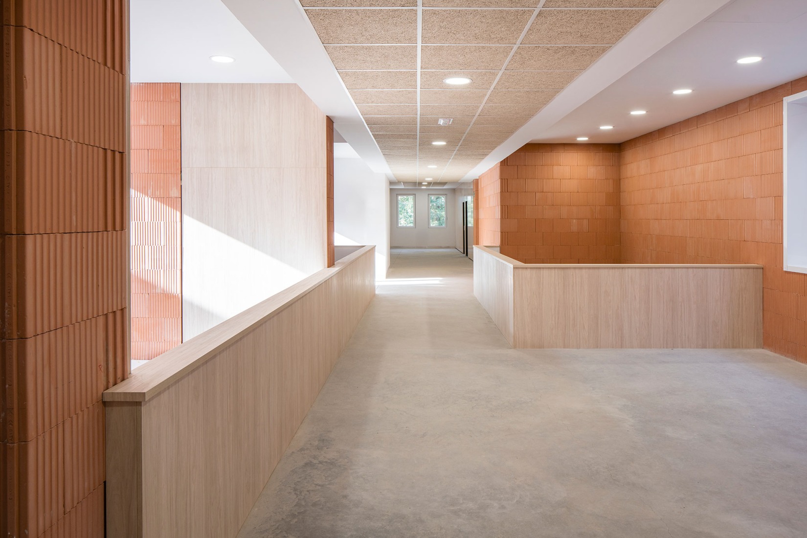 Socio Cultural Centre "El Ensanche" by Parra Arquitectos + José Miguel Useros. Photography by Imagen Subliminal.