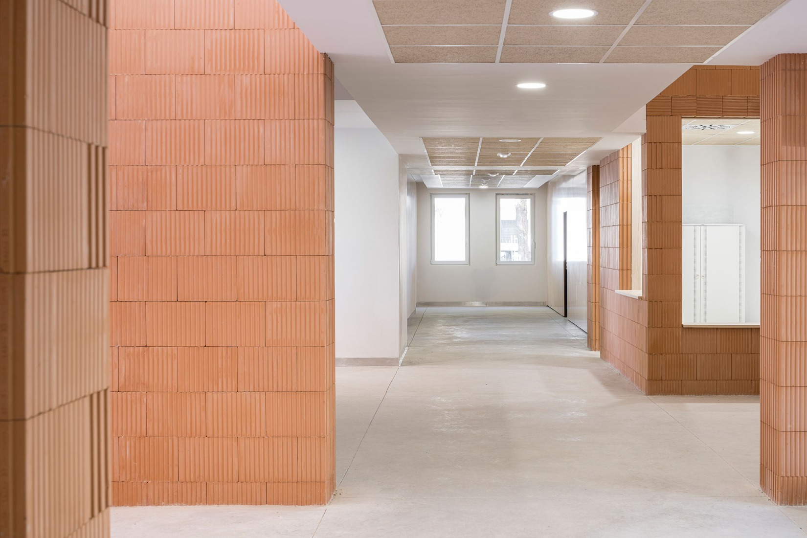 Socio Cultural Centre "El Ensanche" by Parra Arquitectos + José Miguel Useros. Photography by Imagen Subliminal.
