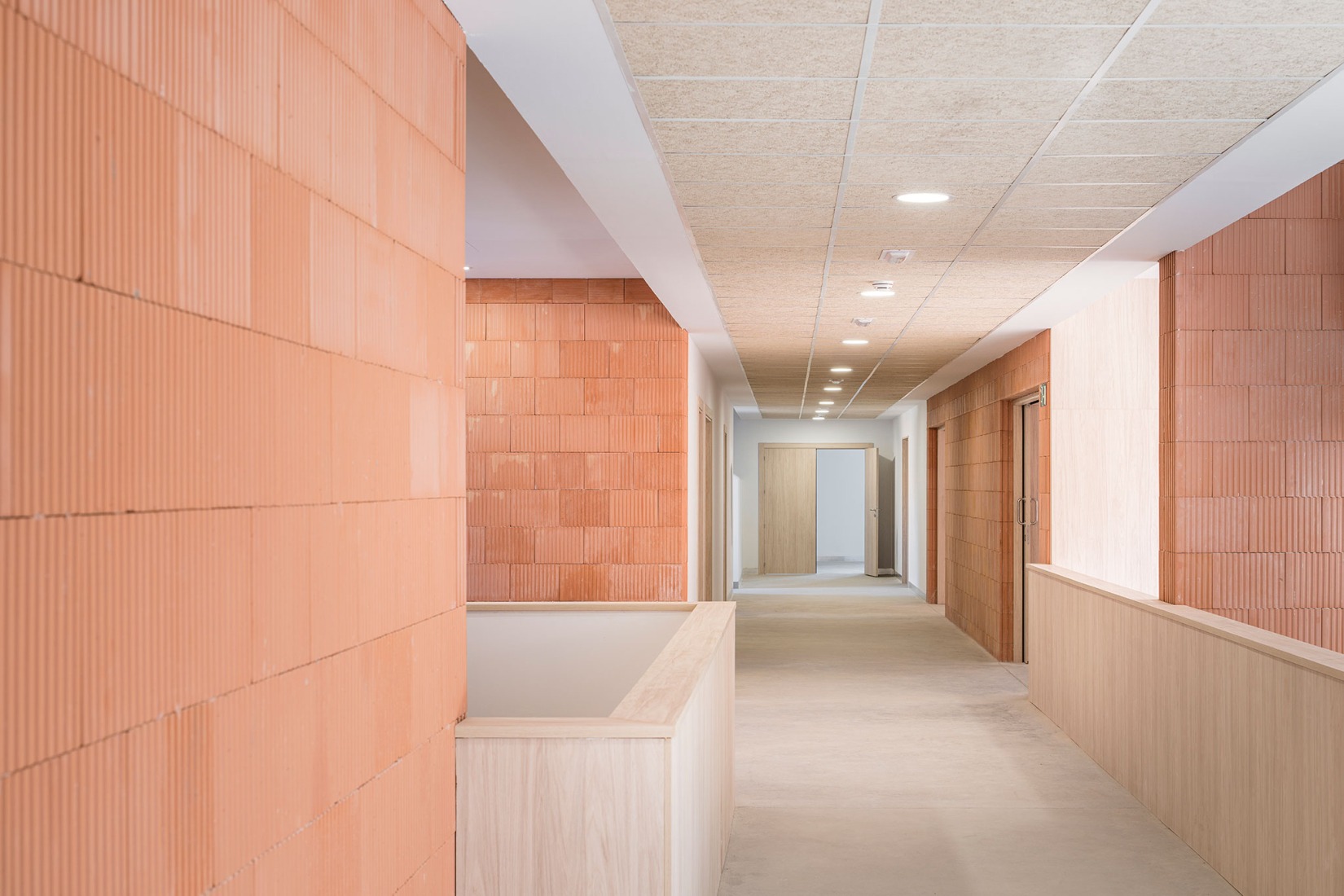 Socio Cultural Centre "El Ensanche" by Parra Arquitectos + José Miguel Useros. Photography by Imagen Subliminal.