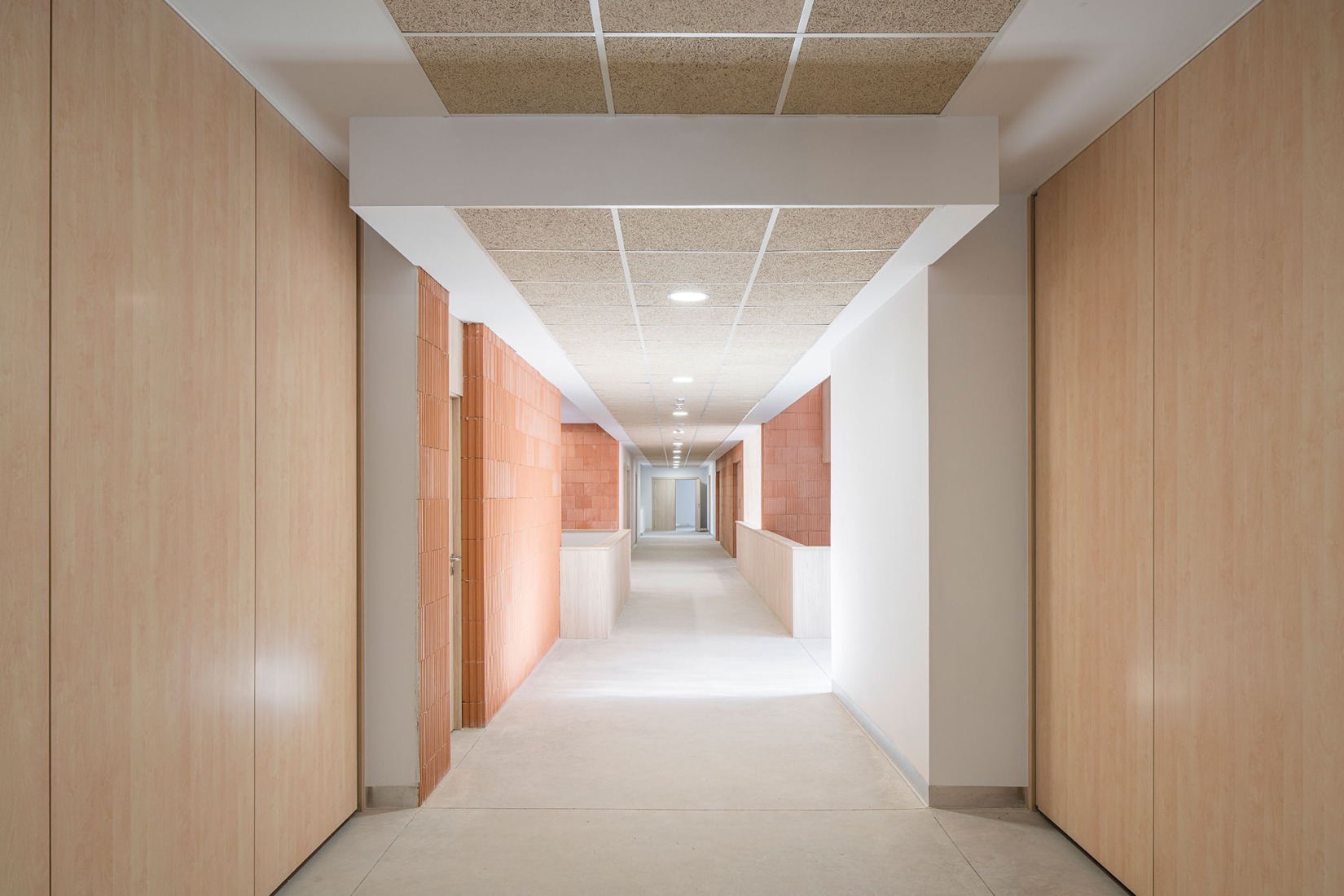 Socio Cultural Centre "El Ensanche" by Parra Arquitectos + José Miguel Useros. Photography by Imagen Subliminal.
