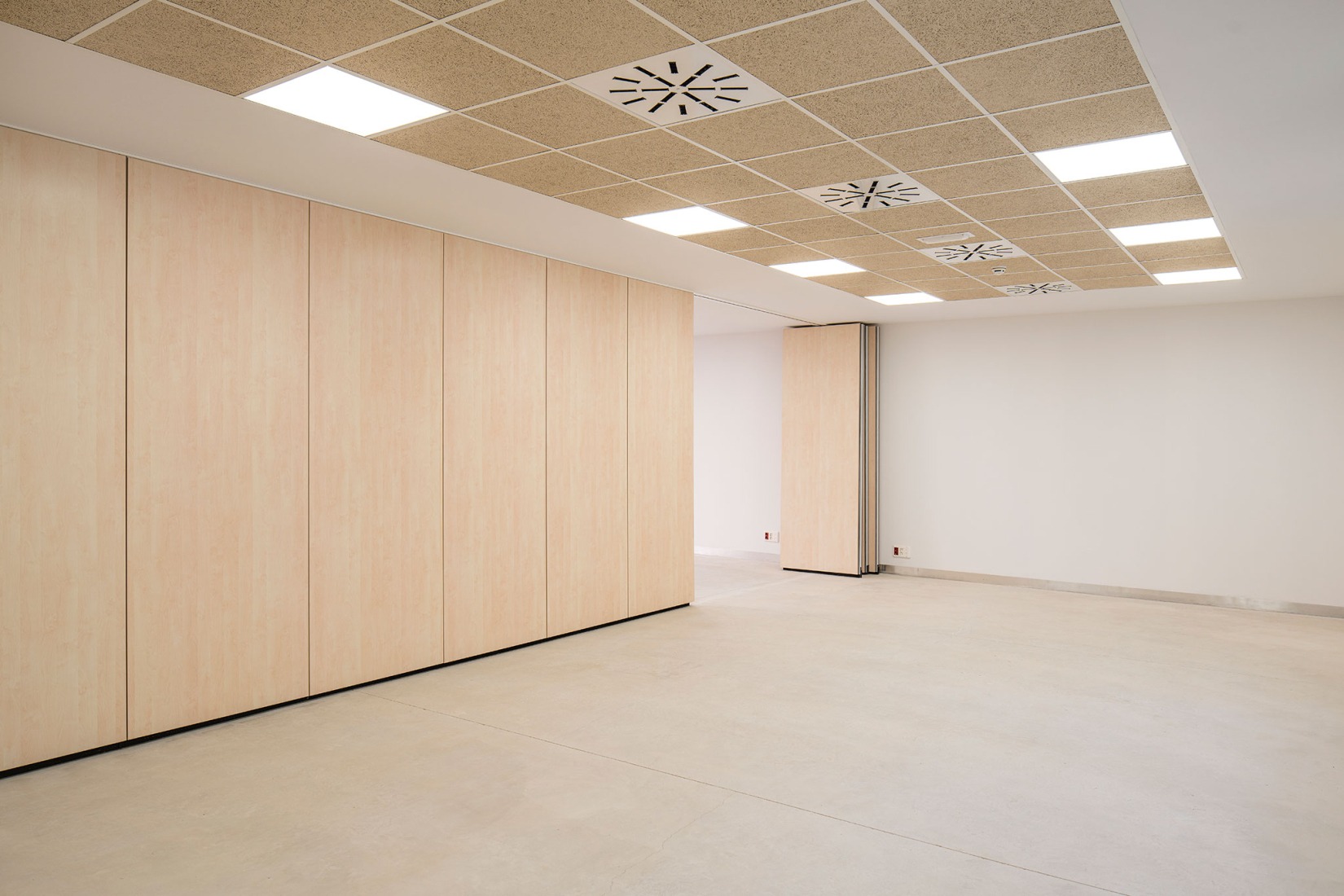 Socio Cultural Centre "El Ensanche" by Parra Arquitectos + José Miguel Useros. Photography by Imagen Subliminal.