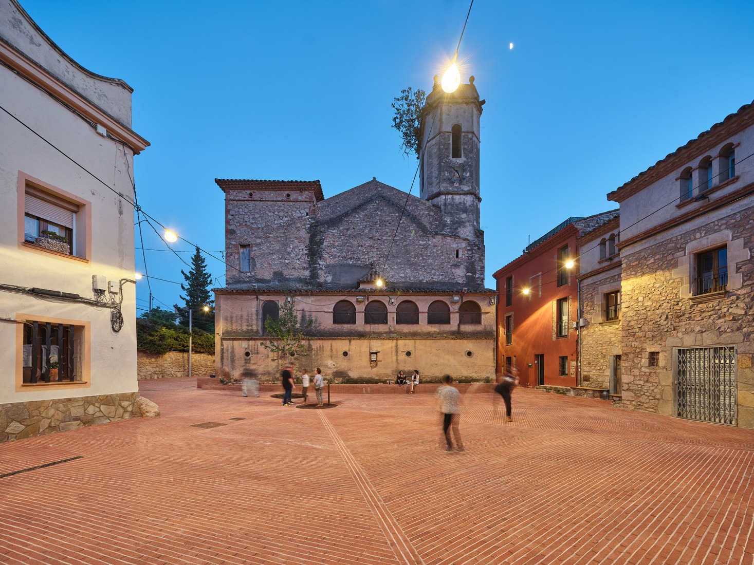 Riells square by Comas-Pont arquitectes. Photography by Adrià Goula