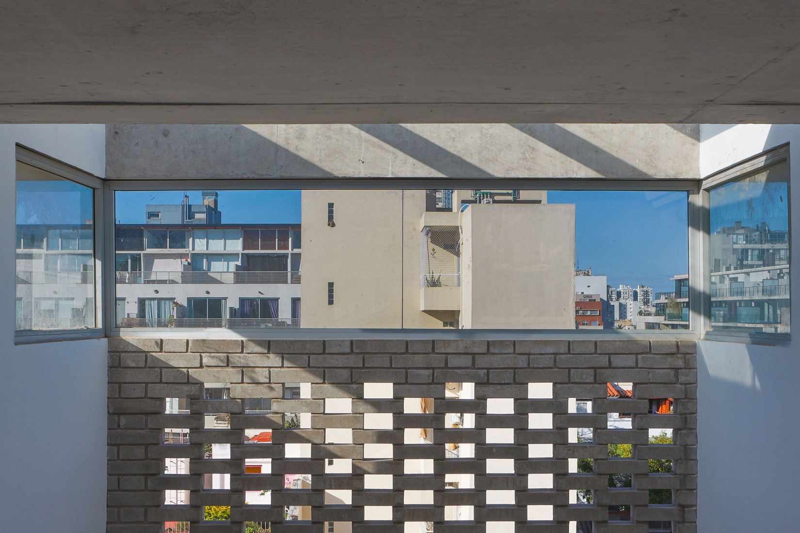 NÑZ 3949 por Estudio Arqtipo. Fotografía por Israel Caire.