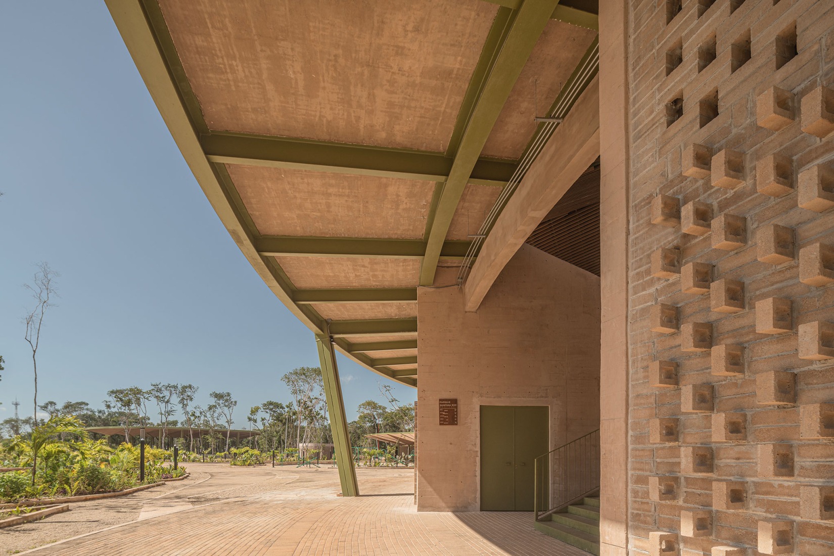 Arena. Quintana Roo Park by Aidia Studio. Photography by Andrés Cedillo. Arena. Quintana Roo Park by Aidia Studio. Photography by Andrés Cedillo.