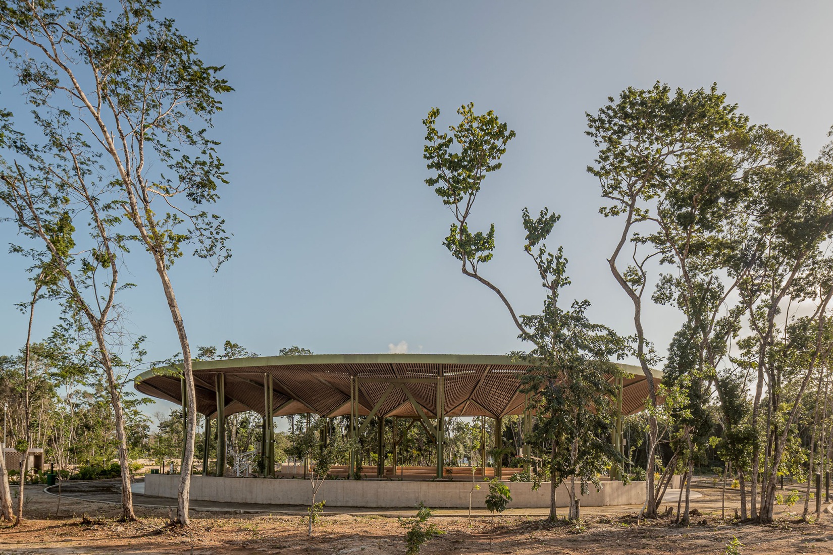 Courts. Quintana Roo Park by Aidia Studio. Photography by Andrés Cedillo. Courts. Quintana Roo Park by Aidia Studio. Photography by Andrés Cedillo.