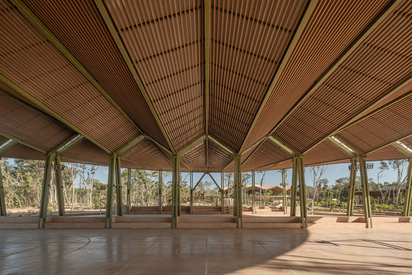 Courts. Quintana Roo Park by Aidia Studio. Photography by Andrés Cedillo. Courts. Quintana Roo Park by Aidia Studio. Photography by Andrés Cedillo.