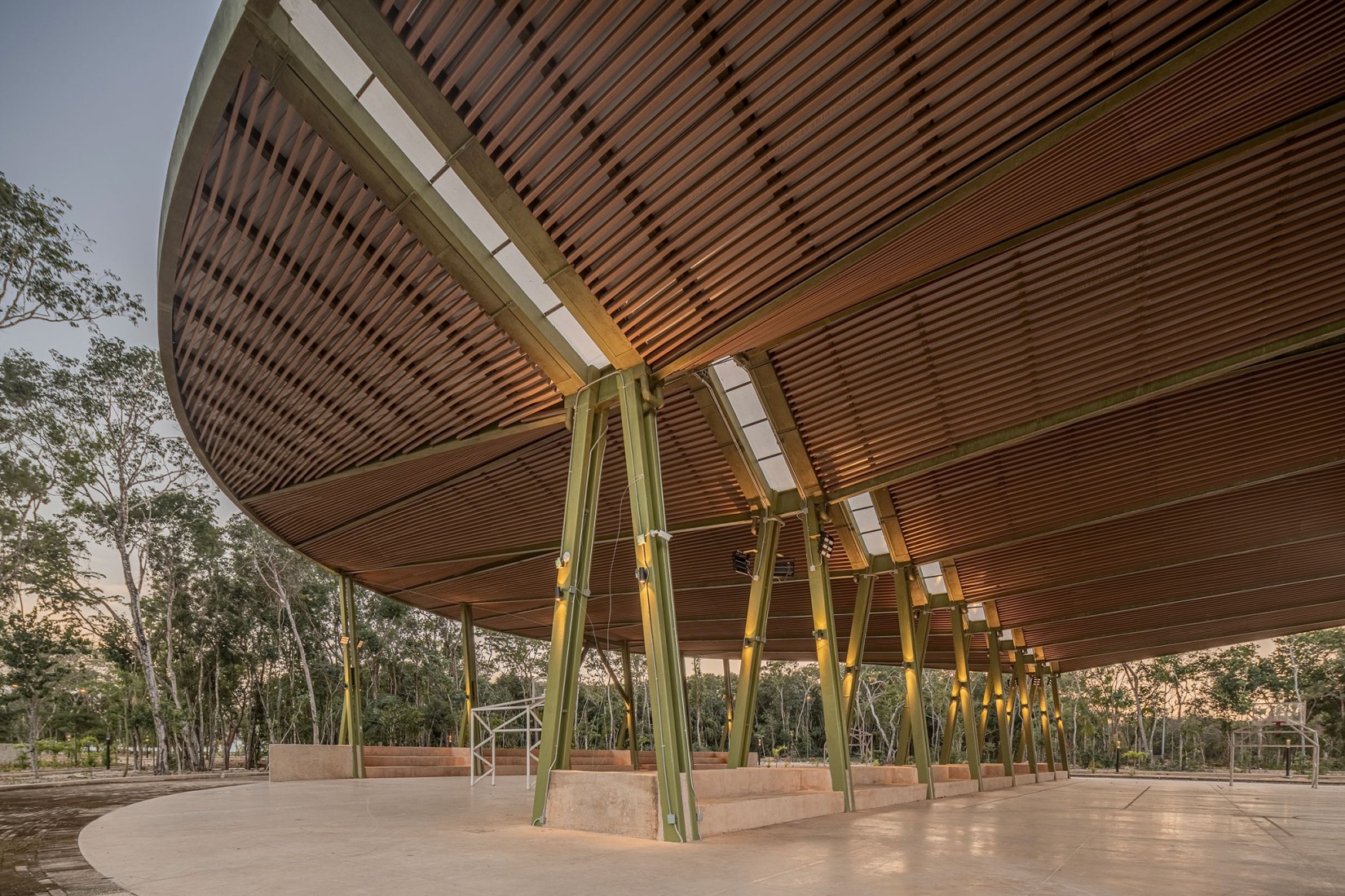 Courts. Quintana Roo Park by Aidia Studio. Photography by Andrés Cedillo. Courts. Quintana Roo Park by Aidia Studio. Photography by Andrés Cedillo.