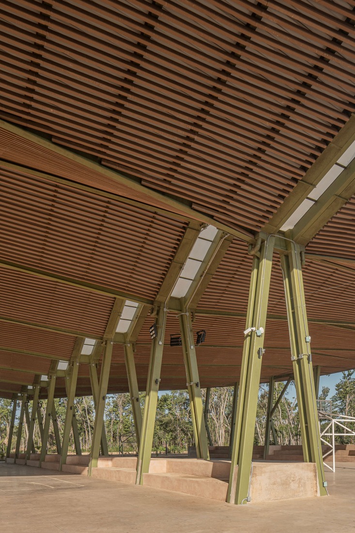 Courts. Quintana Roo Park by Aidia Studio. Photography by Andrés Cedillo. Courts. Quintana Roo Park by Aidia Studio. Photography by Andrés Cedillo.