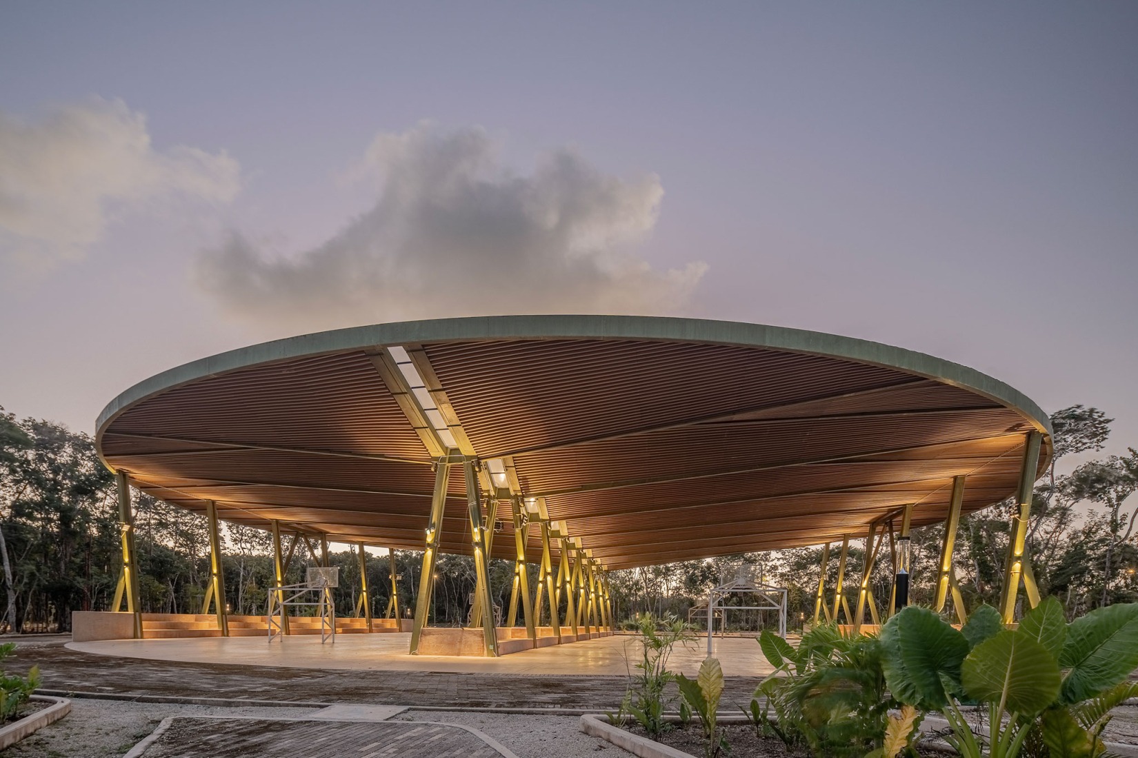 Courts. Quintana Roo Park by Aidia Studio. Photography by Andrés Cedillo. Courts. Quintana Roo Park by Aidia Studio. Photography by Andrés Cedillo.