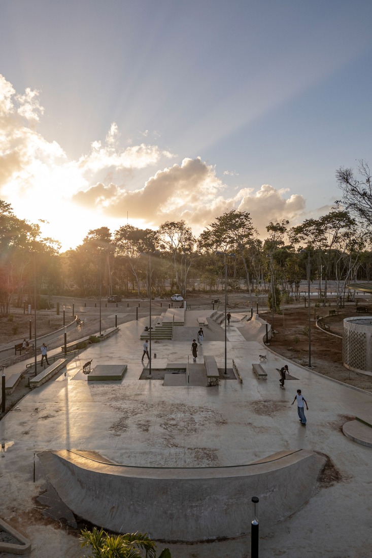 Skatepark. Quintana Roo Park by Aidia Studio. Photography by Andrés Cedillo. Skatepark. Quintana Roo Park by Aidia Studio. Photography by Andrés Cedillo.