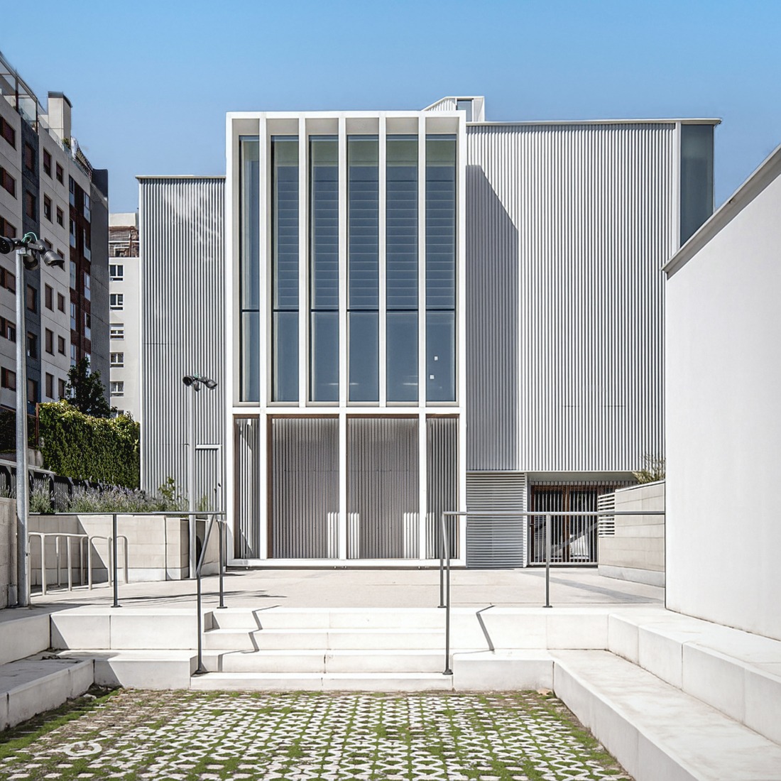 La Biblioteca de los Mil Soles por MADC & Partners. Fotografía por Javier Callejas (fotógrafo en Verosímil). La Biblioteca de los Mil Soles por MADC & Partners. Fotografía por Javier Callejas (fotógrafo en Verosímil).