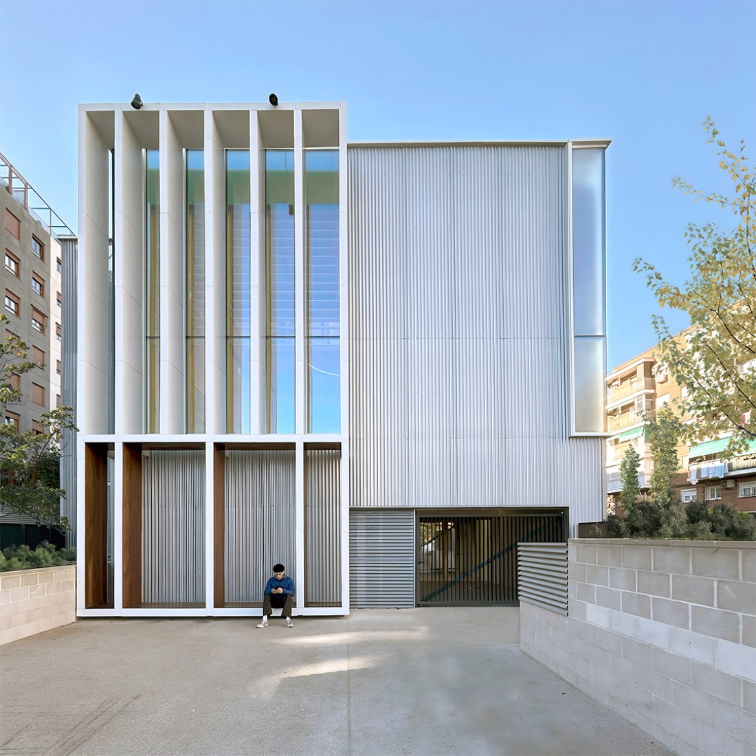 La Biblioteca de los Mil Soles por MADC & Partners. Fotografía por Javier Callejas (fotógrafo en Verosímil). La Biblioteca de los Mil Soles por MADC & Partners. Fotografía por Javier Callejas (fotógrafo en Verosímil).