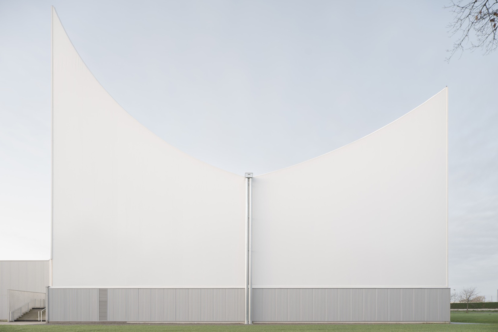 Complejo Deportivo Y Cultural Josephine Baker - Marie-Jose Perec por Onze04. Fotografía por Juan Cardona.