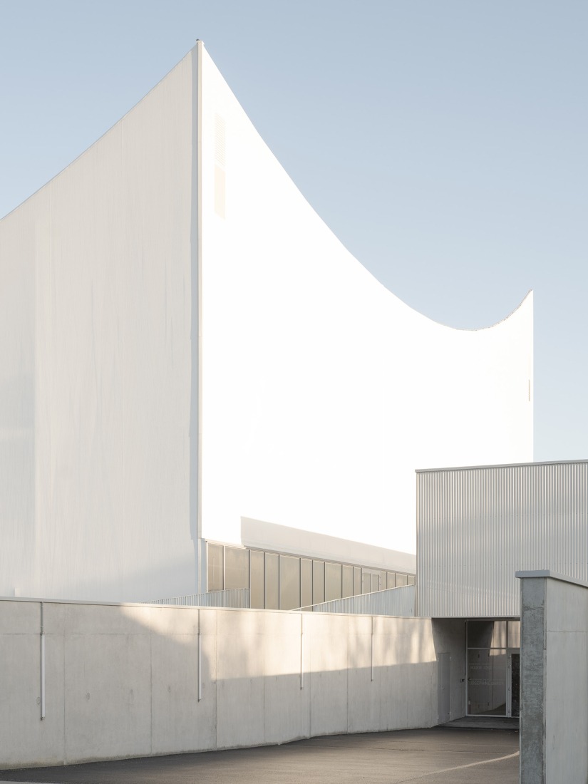 Complejo Deportivo Y Cultural Josephine Baker - Marie-Jose Perec por Onze04. Fotografía por Juan Cardona.