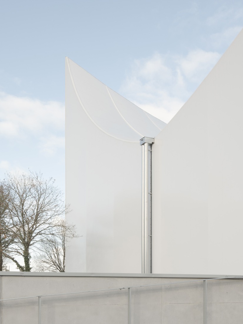 Complejo Deportivo Y Cultural Josephine Baker - Marie-Jose Perec por Onze04. Fotografía por Juan Cardona.