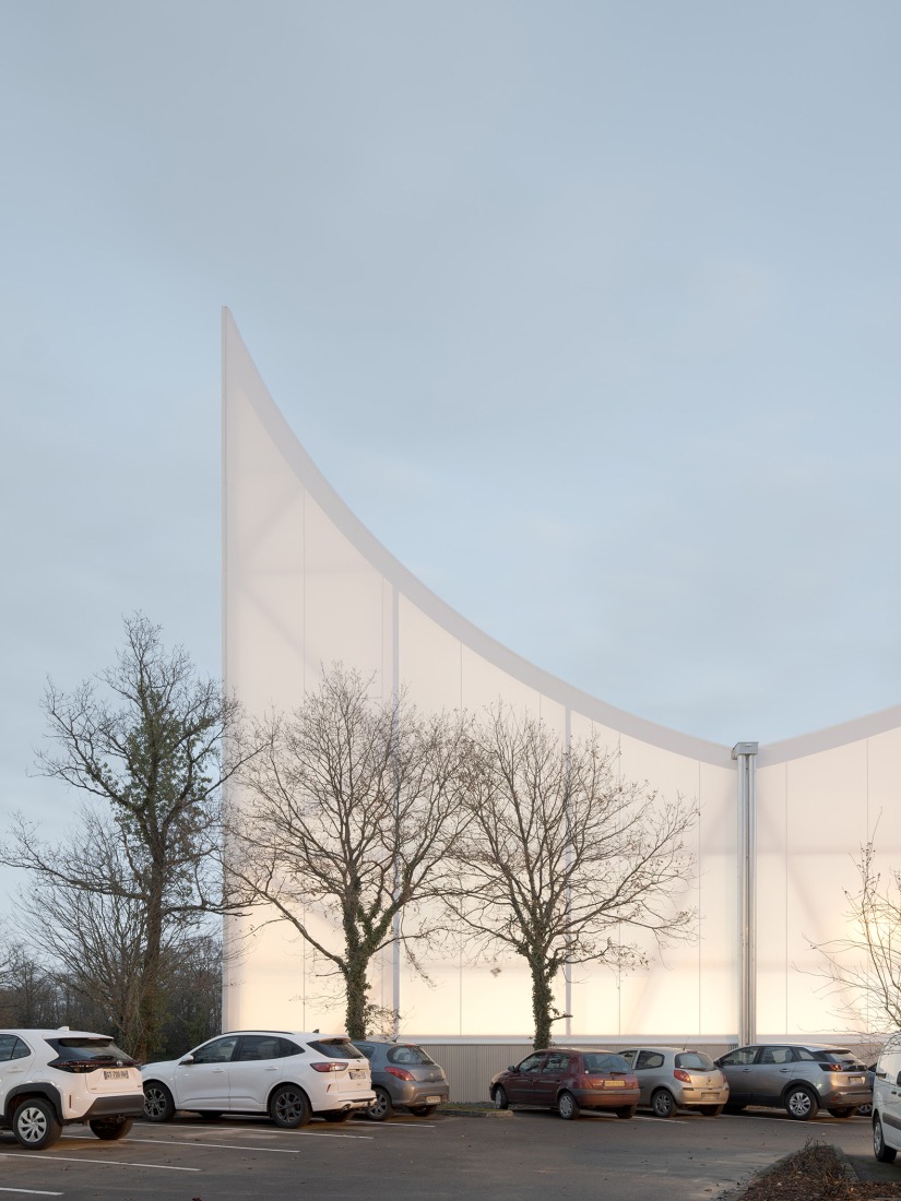 Complejo Deportivo Y Cultural Josephine Baker - Marie-Jose Perec por Onze04. Fotografía por Juan Cardona.