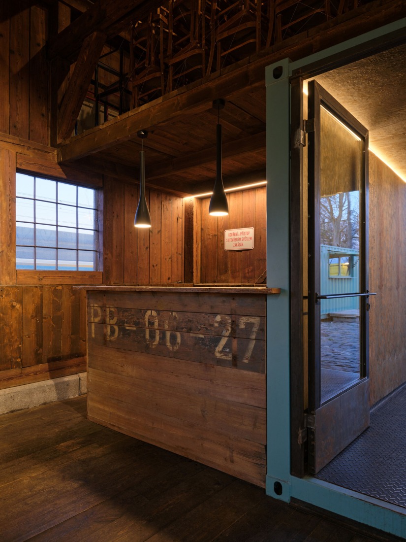 Drevak por Sodomka Sodomková Architekti. Fotografía por BoysPlayNice.