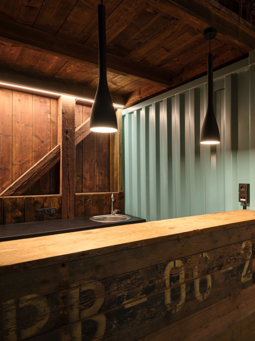 Drevak por Sodomka Sodomková Architekti. Fotografía por BoysPlayNice.