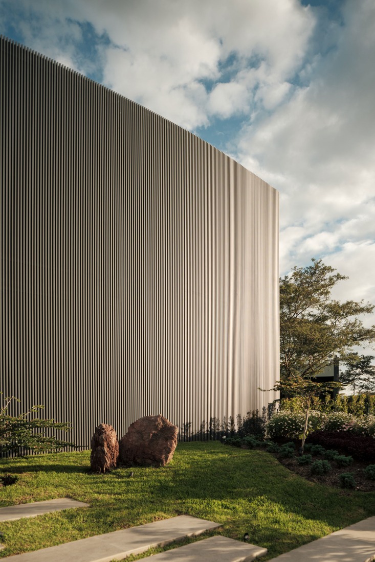 Casa Riba by TEC Taller EC. Photograph by Lorena Darquea. Casa Riba by TEC Taller EC. Photograph by Lorena Darquea.