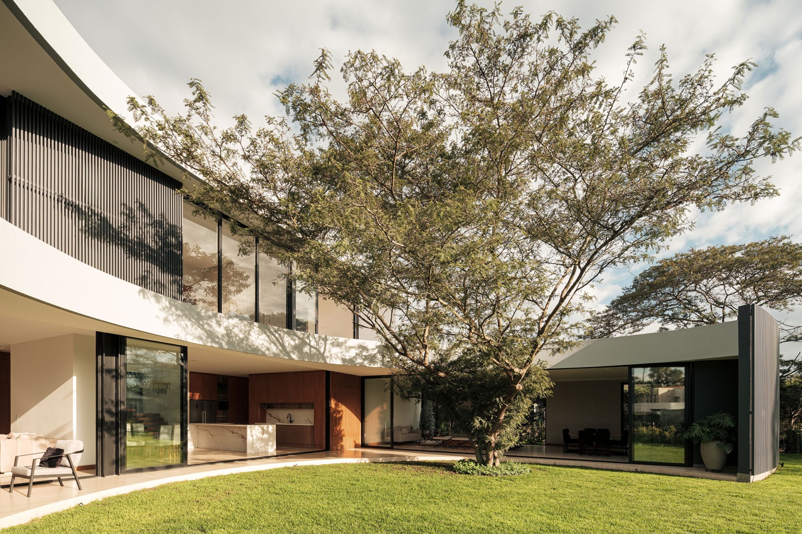 Casa Riba by TEC Taller EC. Photograph by Lorena Darquea. Casa Riba by TEC Taller EC. Photograph by Lorena Darquea.