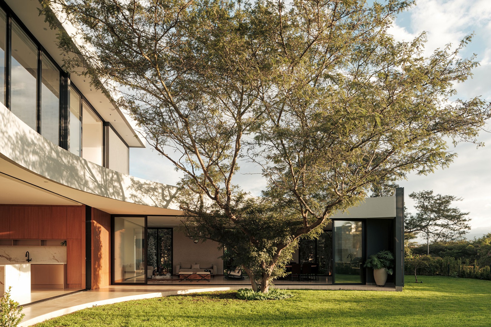 Casa Riba by TEC Taller EC. Photograph by Lorena Darquea. Casa Riba by TEC Taller EC. Photograph by Lorena Darquea.