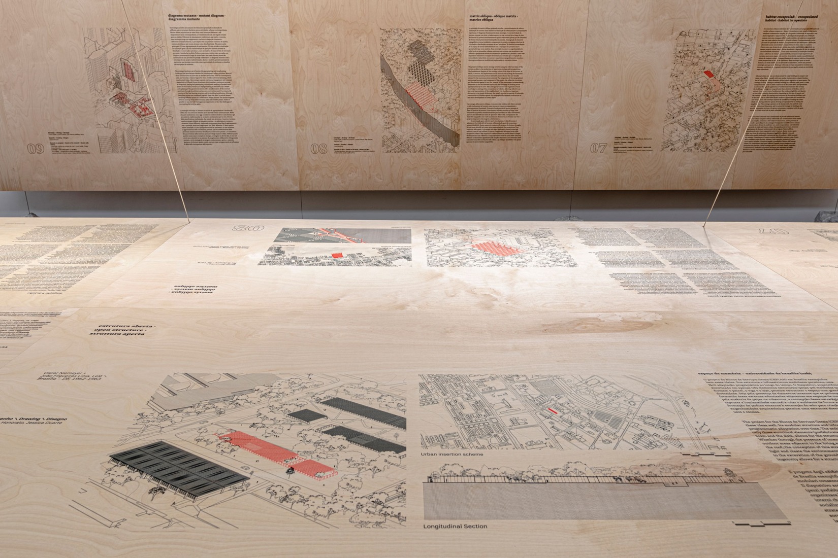 Vista de la instalación en el Pabellón de Brasil de la XIX Bienal de Arquitectura de Venecia, parte de la exposición (RE)INVENCIÓN. Fotografía de ReportArch - Andrea Ferro, cortesía de la Fundación Bienal de São Paulo.