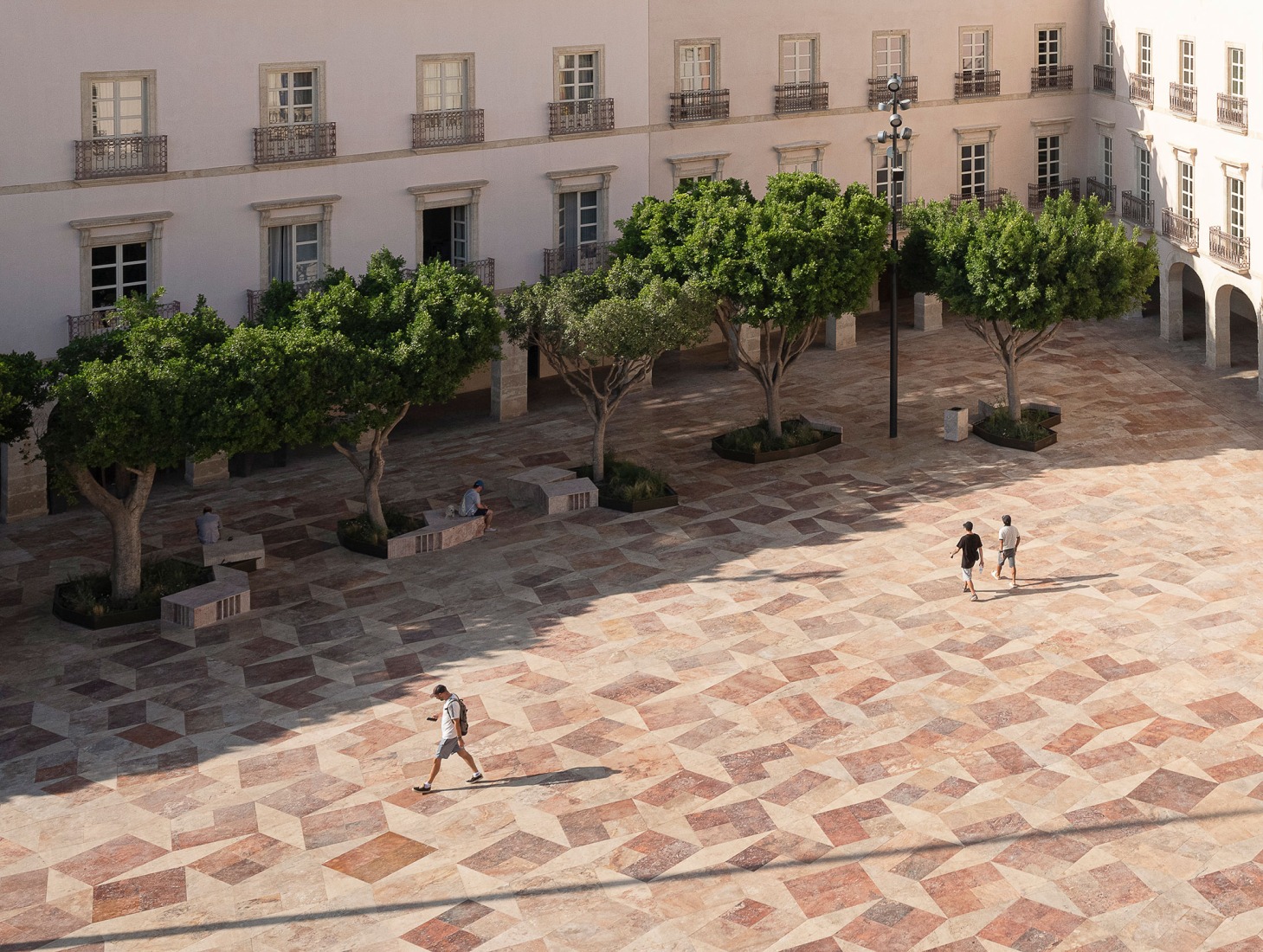 Proyecto de Urbanización Plaza de la Constitución Almería por Ordaz Estudio de Arquitectura. Fotografía por Fernando Alda. Proyecto de Urbanización Plaza de la Constitución Almería por Ordaz Estudio de Arquitectura. Fotografía por Fernando Alda.