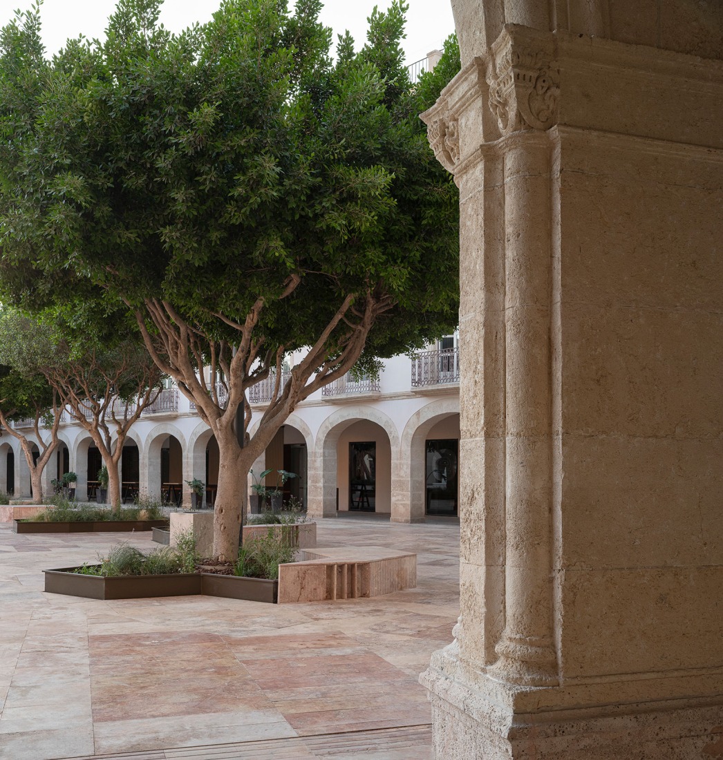 Proyecto de Urbanización Plaza de la Constitución Almería por Ordaz Estudio de Arquitectura. Fotografía por Fernando Alda. Proyecto de Urbanización Plaza de la Constitución Almería por Ordaz Estudio de Arquitectura. Fotografía por Fernando Alda.