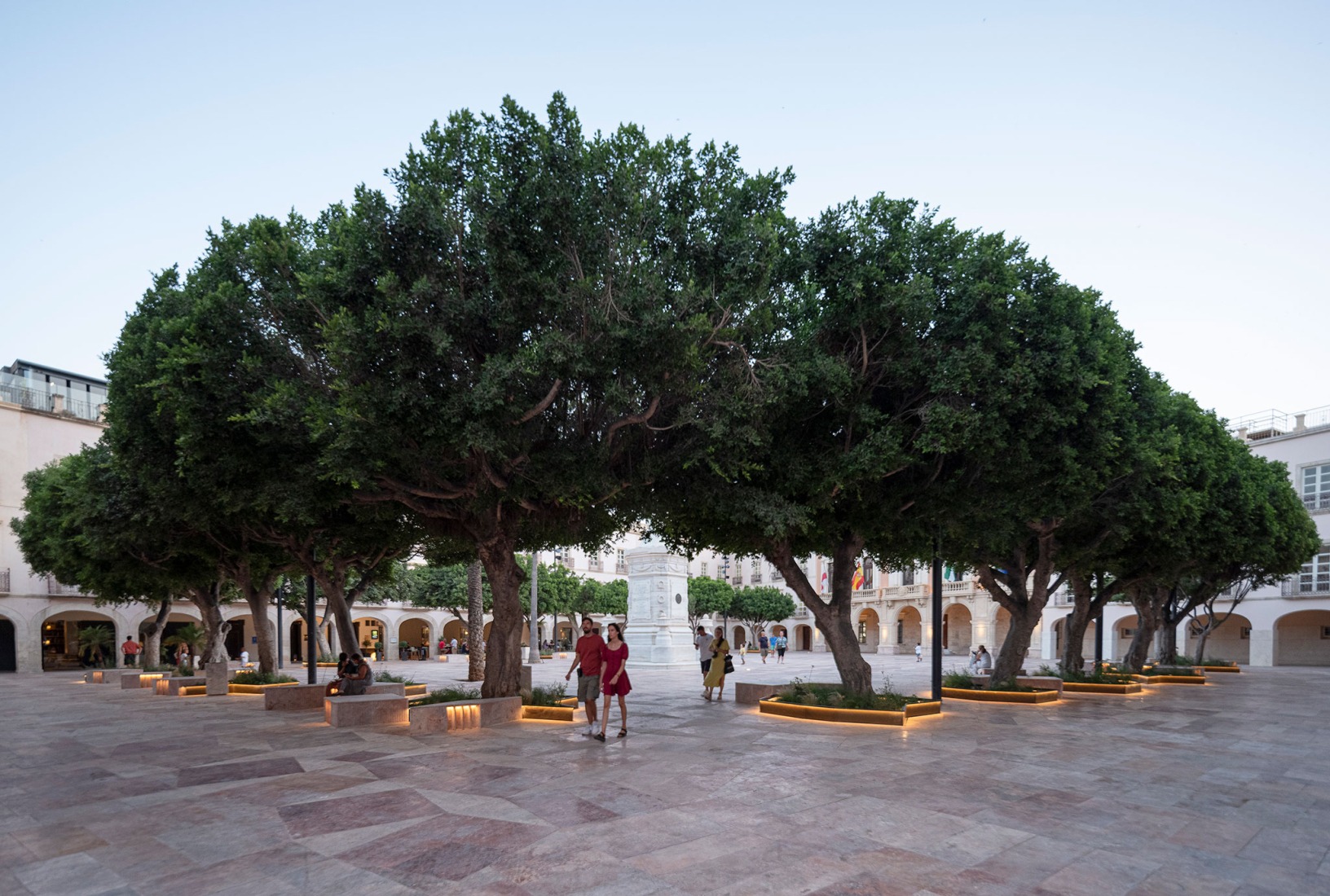 Proyecto de Urbanización Plaza de la Constitución Almería por Ordaz Estudio de Arquitectura. Fotografía por Fernando Alda. Proyecto de Urbanización Plaza de la Constitución Almería por Ordaz Estudio de Arquitectura. Fotografía por Fernando Alda.