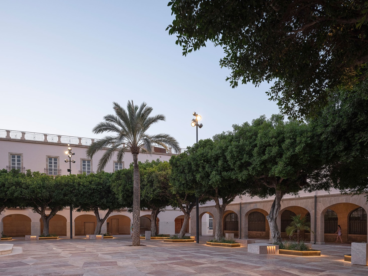 Proyecto de Urbanización Plaza de la Constitución Almería por Ordaz Estudio de Arquitectura. Fotografía por Fernando Alda. Proyecto de Urbanización Plaza de la Constitución Almería por Ordaz Estudio de Arquitectura. Fotografía por Fernando Alda.