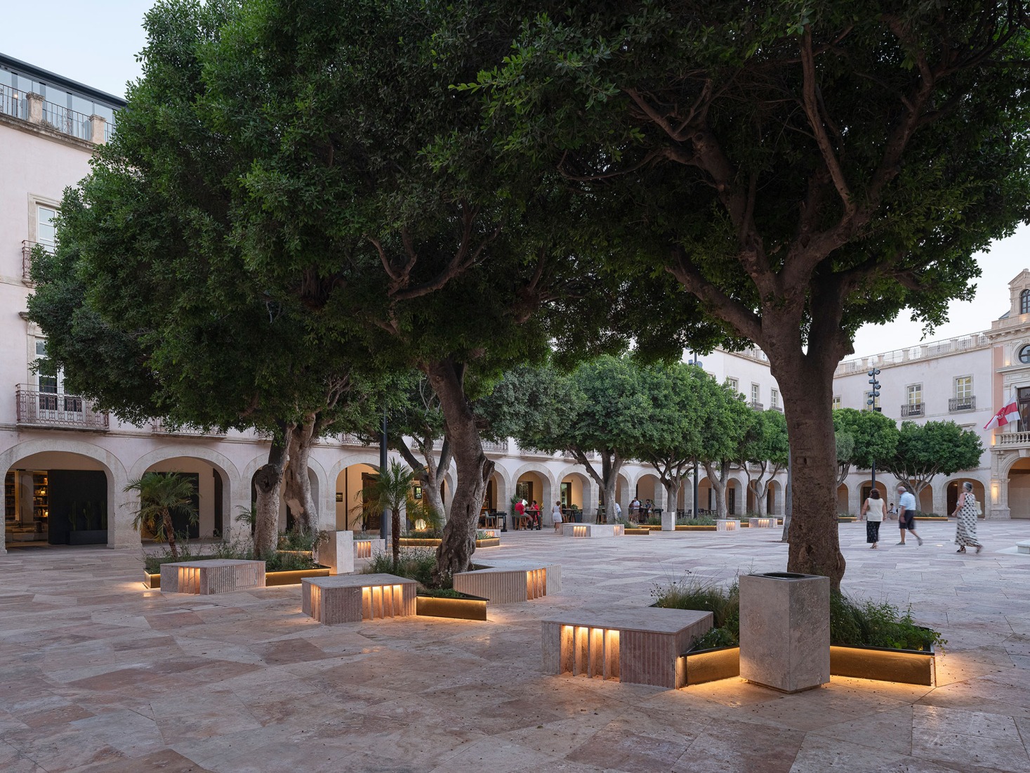 Proyecto de Urbanización Plaza de la Constitución Almería por Ordaz Estudio de Arquitectura. Fotografía por Fernando Alda. Proyecto de Urbanización Plaza de la Constitución Almería por Ordaz Estudio de Arquitectura. Fotografía por Fernando Alda.