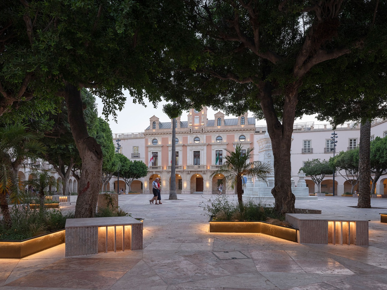 Proyecto de Urbanización Plaza de la Constitución Almería por Ordaz Estudio de Arquitectura. Fotografía por Fernando Alda. Proyecto de Urbanización Plaza de la Constitución Almería por Ordaz Estudio de Arquitectura. Fotografía por Fernando Alda.