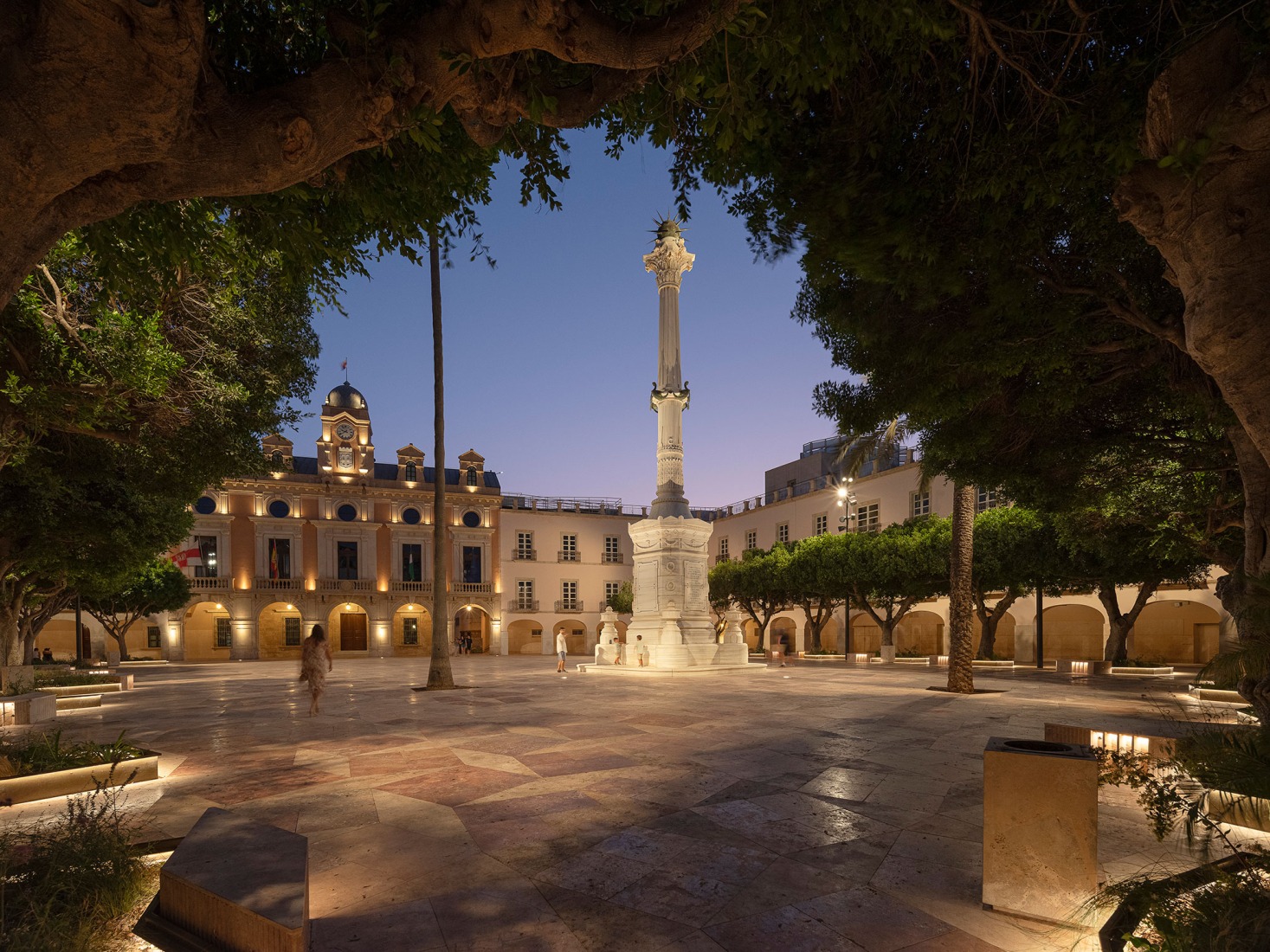 Proyecto de Urbanización Plaza de la Constitución Almería por Ordaz Estudio de Arquitectura. Fotografía por Fernando Alda. Proyecto de Urbanización Plaza de la Constitución Almería por Ordaz Estudio de Arquitectura. Fotografía por Fernando Alda.