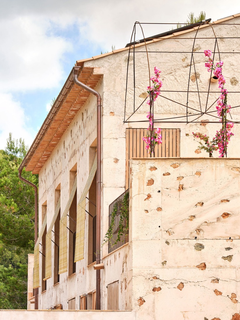 «Ses Veles Puigpunyent» por Alventosa Morell Arquitectes y Joan Josep Fortuny Giró. Fotografía por José Hevia.