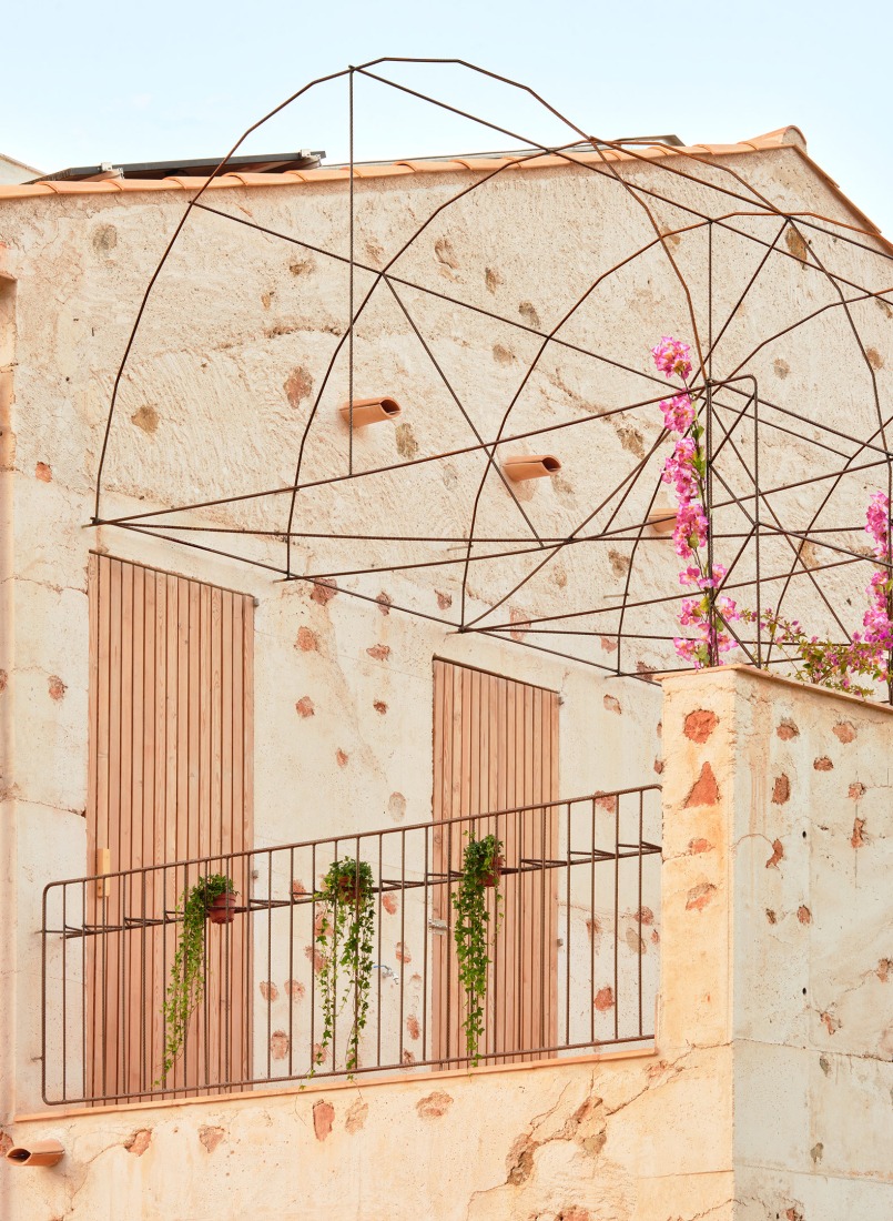 «Ses Veles Puigpunyent» por Alventosa Morell Arquitectes y Joan Josep Fortuny Giró. Fotografía por José Hevia.