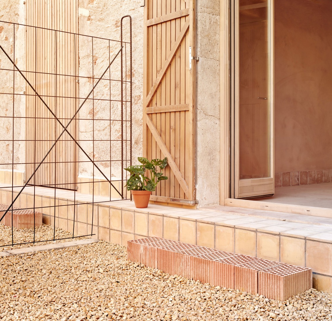 «Ses Veles Puigpunyent» por Alventosa Morell Arquitectes y Joan Josep Fortuny Giró. Fotografía por José Hevia.