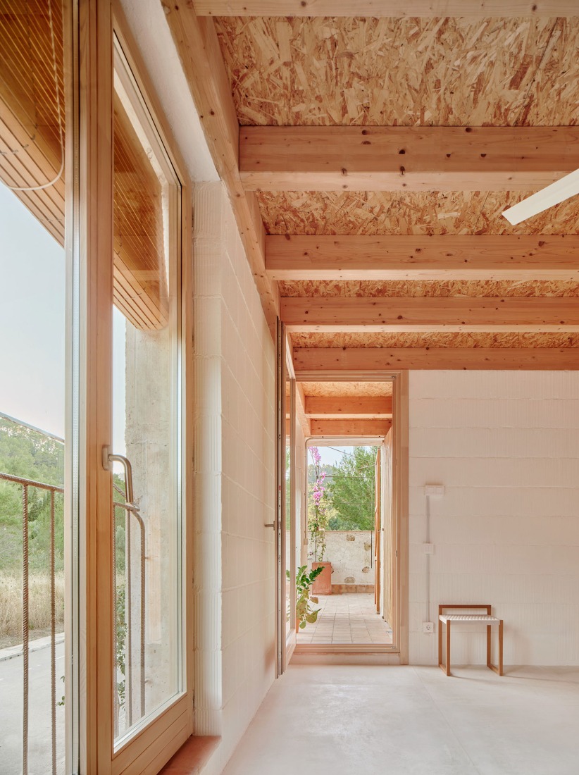 «Ses Veles Puigpunyent» por Alventosa Morell Arquitectes y Joan Josep Fortuny Giró. Fotografía por José Hevia.