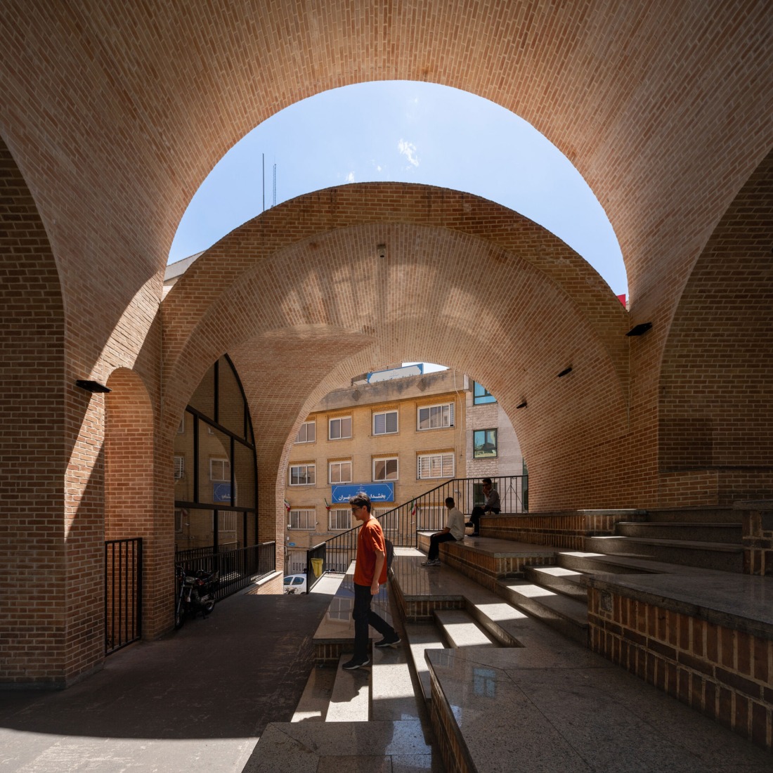 These arches, evocative of Iran's architectural heritage, symbolise the below-ground functionality while creating a strong visual and structural link across site levels. Aga Khan Trust for Culture / Deed Studio. These arches, evocative of Iran's architectural heritage, symbolise the below-ground functionality while creating a strong visual and structural link across site levels. Aga Khan Trust for Culture / Deed Studio.