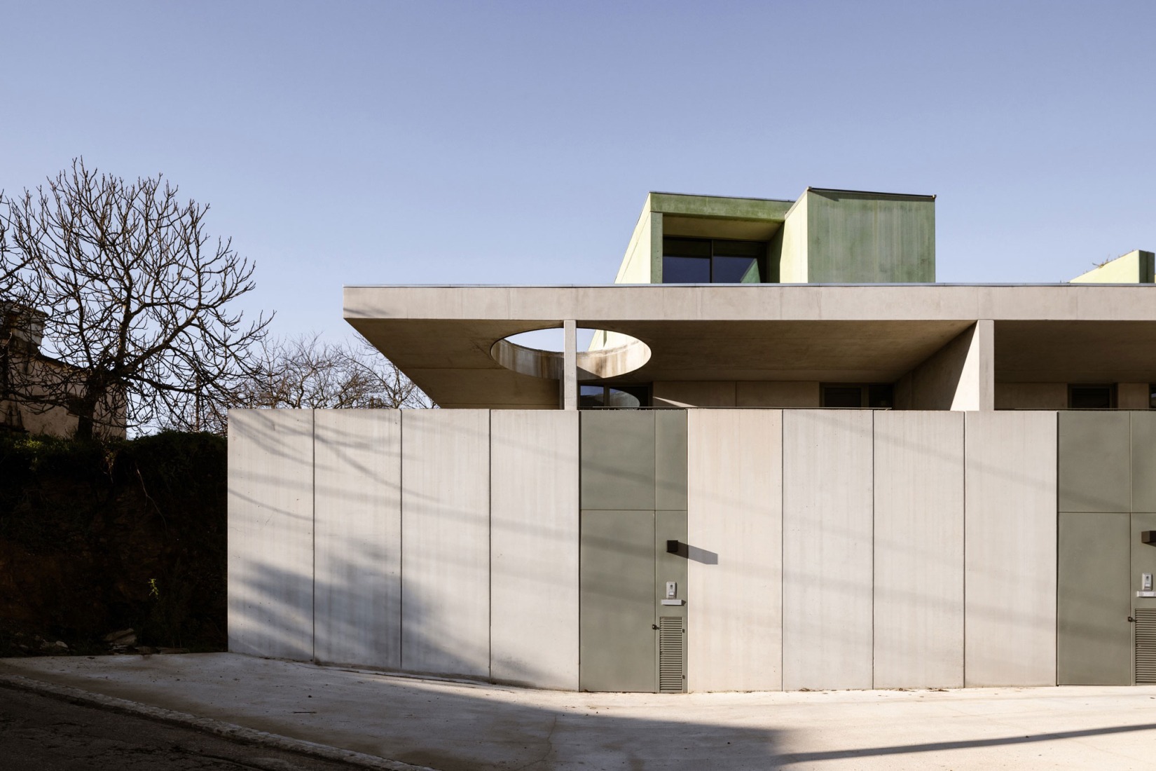 Casas G-5 por SUMMARY Architects. Fotografía por Alexander Bogorodskiy.