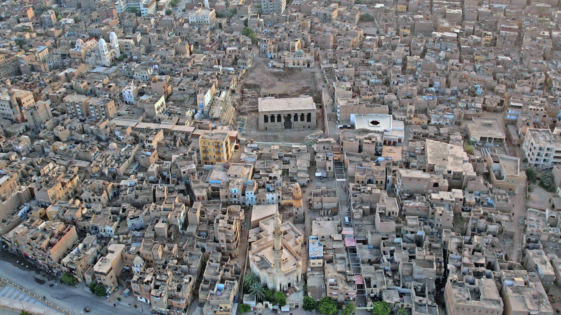 Aerial view of Esna with the Temple of Khnum at the centre. The project enhanced its accessibility and visual integration with the urban fabric. 2024 Takween ICD / Ahmed Mostafa. Aerial view of Esna with the Temple of Khnum at the centre. The project enhanced its accessibility and visual integration with the urban fabric. 2024 Takween ICD / Ahmed Mostafa.
