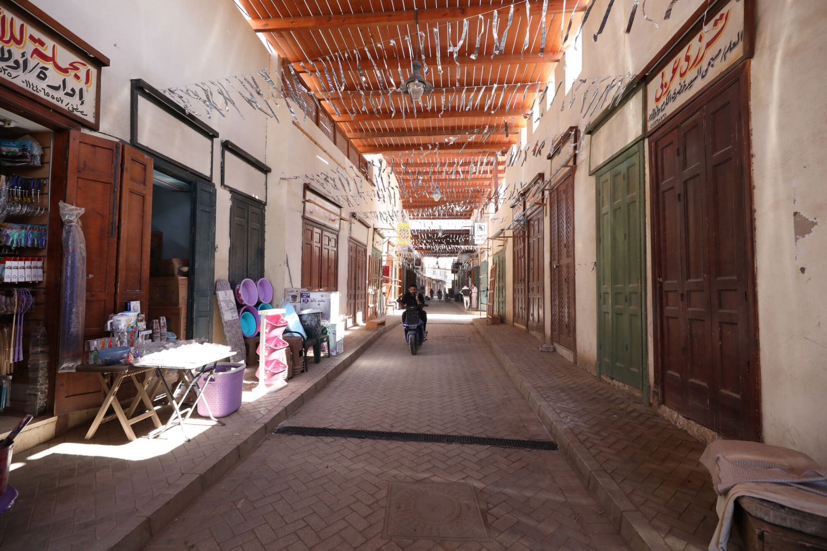 The revitalised Qisariyya Market, with its restored canopy and functional shading, now accommodates active craft producers. The commercial energy has spread from ground-floor shops to the upper levels of historic buildings, marking a return to vertical urban life. AKTC / Ahmed Mostafa. The revitalised Qisariyya Market, with its restored canopy and functional shading, now accommodates active craft producers. The commercial energy has spread from ground-floor shops to the upper levels of historic buildings, marking a return to vertical urban life. AKTC / Ahmed Mostafa.