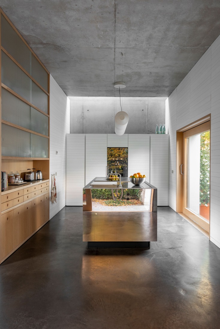 Casa Blanca en Madrid por Tuñón y Albornoz Arquitectos. Fotografía por Luis Asín. 