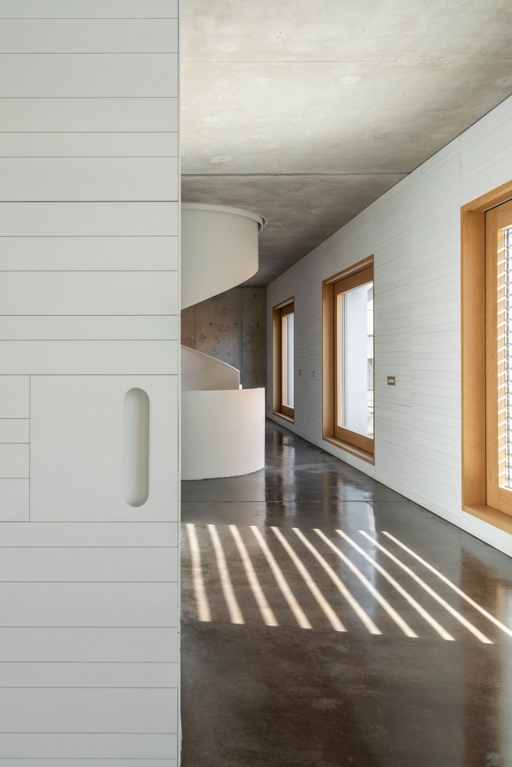 Casa Blanca en Madrid por Tuñón y Albornoz Arquitectos. Fotografía por Luis Asín. 