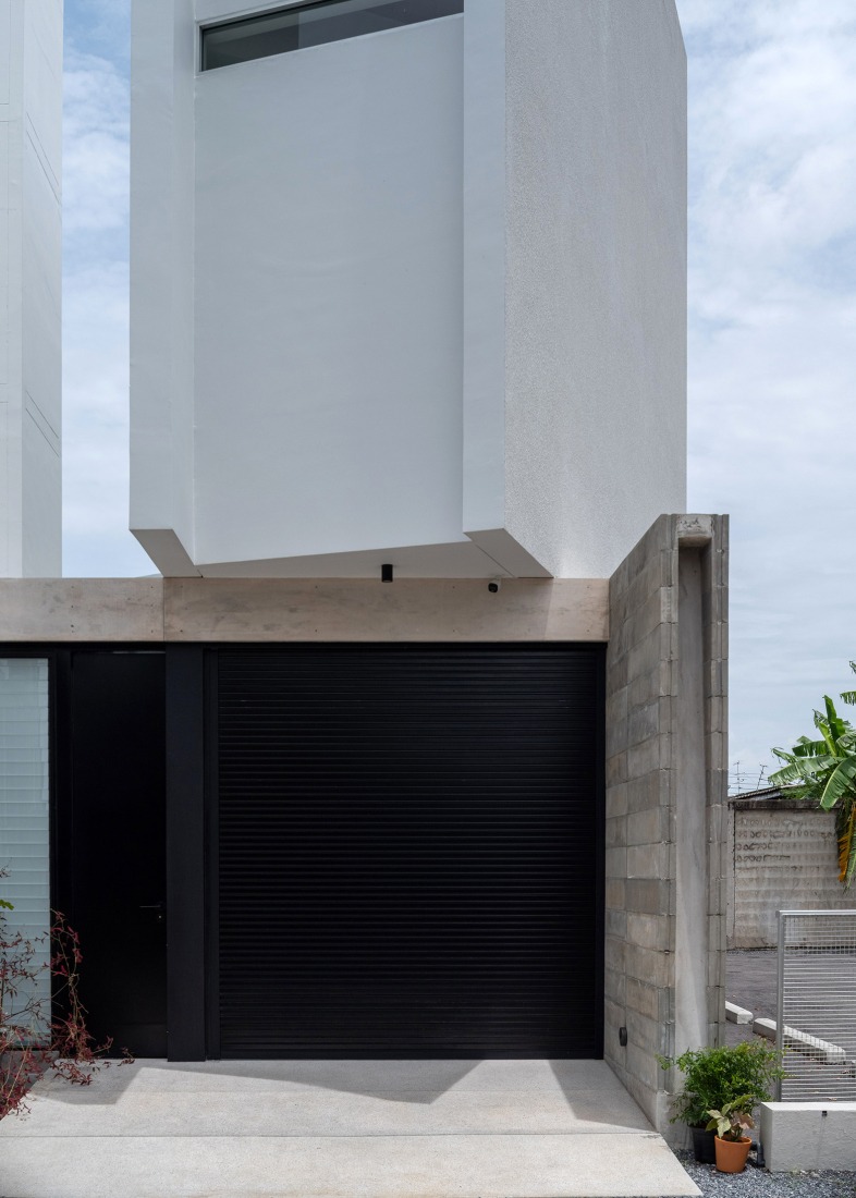 Casa AA por PHTAA. Fotografía por Kukkong. Casa AA por PHTAA. Fotografía por Kukkong.